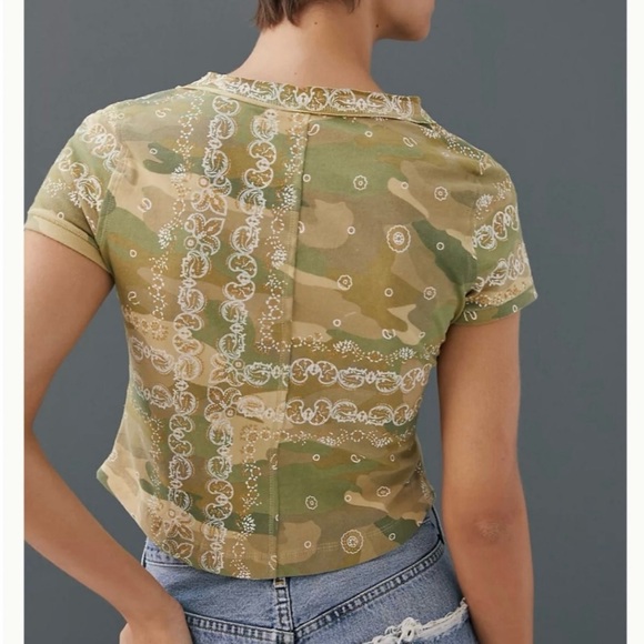 Anthropologie Pilcro Baby Tee in Camo Moss- Size Medium - Picture 6 of 7